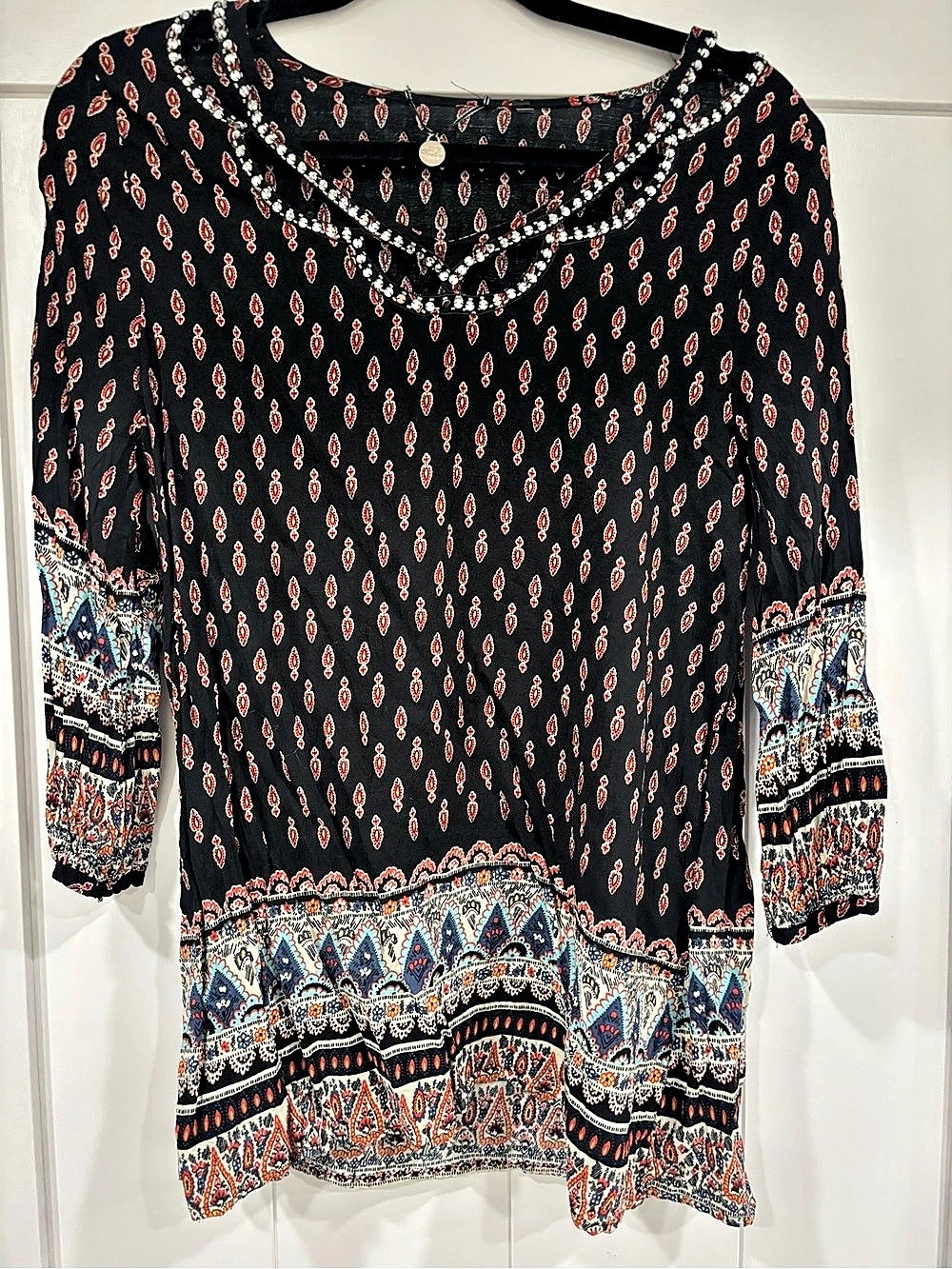 BKE Paisley Print women’s top  in Black Size Medium